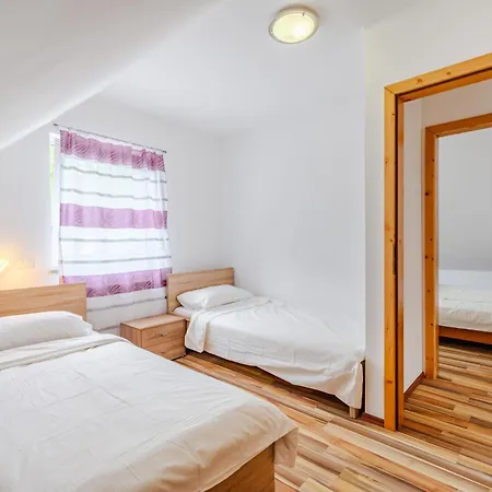 Apartman Pr' Stajercu With Free Onsite Parking Bovec