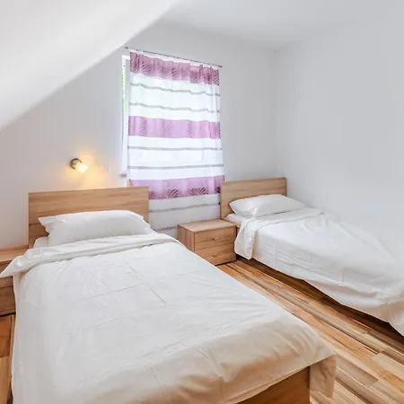 Apartman Pr' Stajercu With Free Onsite Parking Bovec