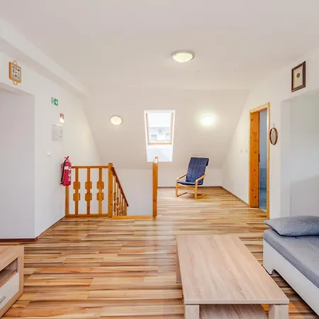 Pr' Stajercu With Free Onsite Parking *