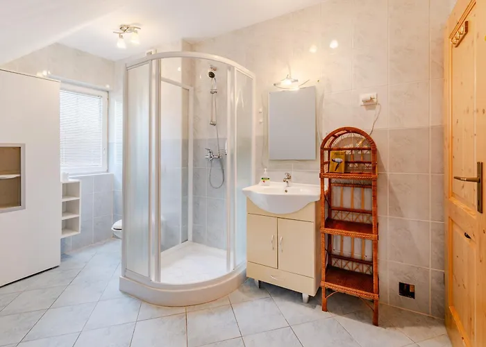 Pr' Stajercu With Free Onsite Parking * בובק