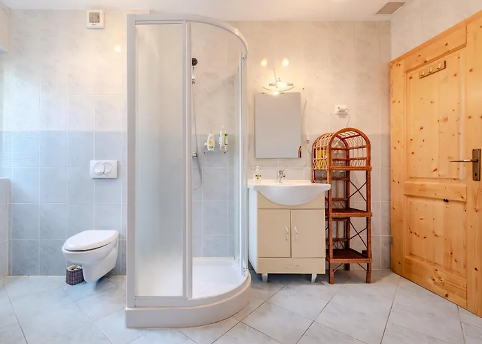 Pr' Stajercu With Free Onsite Parking בובק