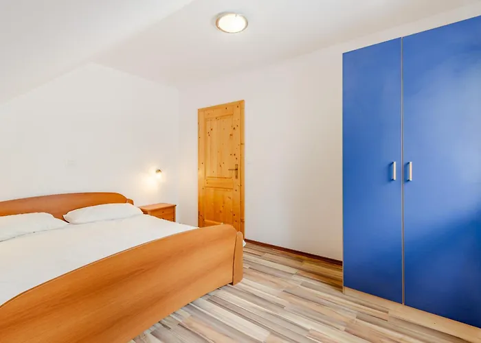 Pr' Stajercu With Free Onsite Parking דירה בובק